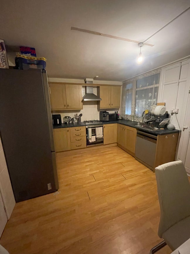 Double rooms available in clean house Main Photo