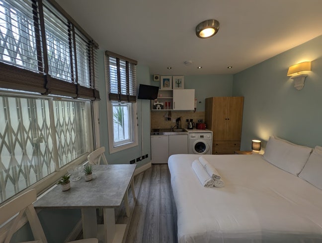 Lovely Studio Main Photo