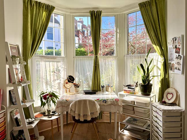 Large sunlit double room in Muswell Hill 🌿 Main Photo