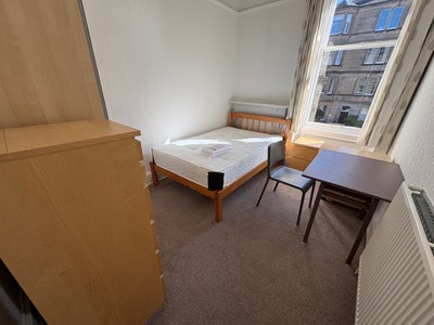 Room for let in spacious 4-bed flat in Marchmont Main Photo