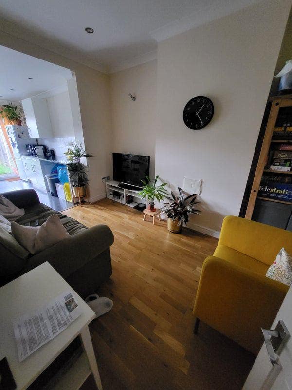 Double room in a lovely house in Colliers Wood Main Photo