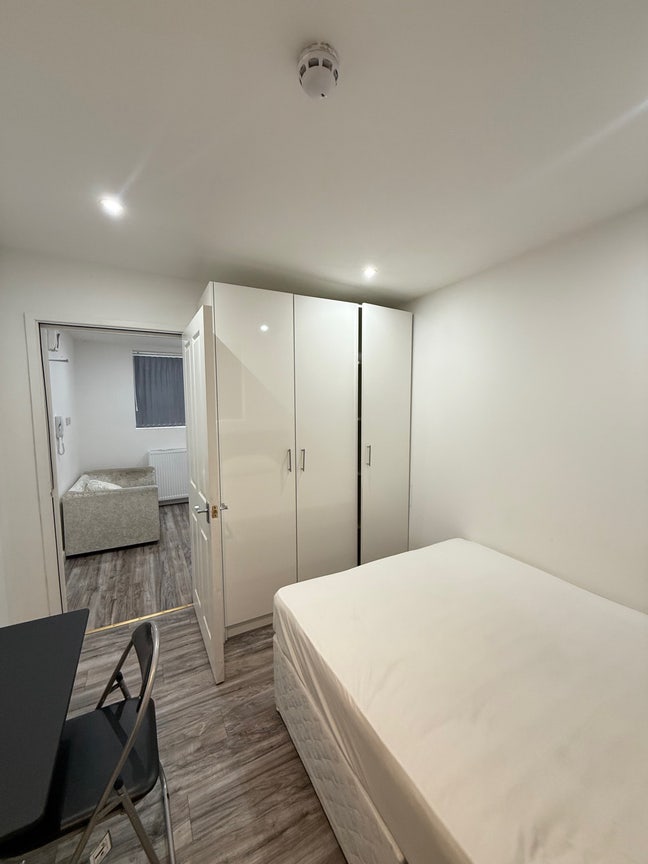 Special Twin Ensuite Room High Spec Main Photo