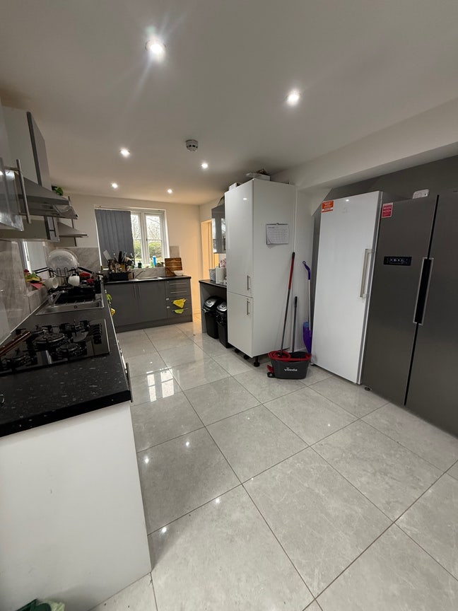 Special Twin Ensuite Room High Spec Main Photo