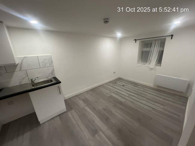 Ensuite Rooms Available – Newly Refurbished 6-Bed Main Photo