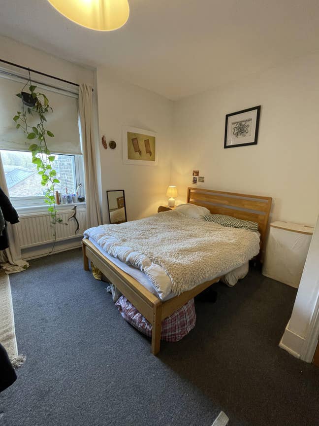 Double room / 13th Dec - 1st Feb / semi-furnished Main Photo