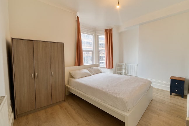 ✨5-Bedroom Ensuite House – All Bills included Main Photo