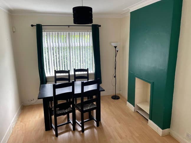 Furnished Room in Modern Share: Kingsize Bed WIFI Main Photo