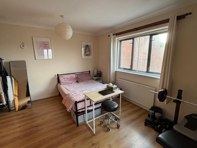 Huge Room with En-Suite (London, W10) Main Photo