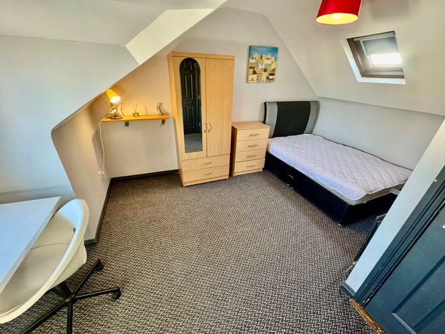 Large Double En-Suites Lisburn Rd Bills Included  Main Photo