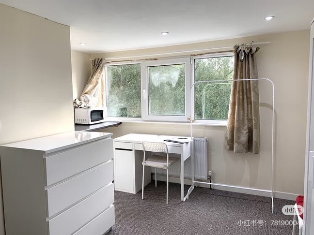 A Nice Ensuite in 99 Charter Avenue (close Uni) Main Photo