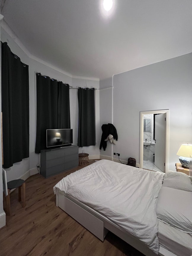 En-suite room to sublet close to Battersea Park Main Photo