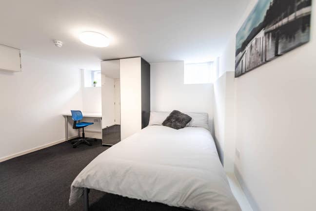 Bedsit avilable to rent , M30 Main Photo