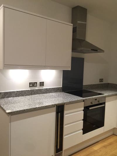 Spacious Studio Apartment to Rent in Ilford Main Photo