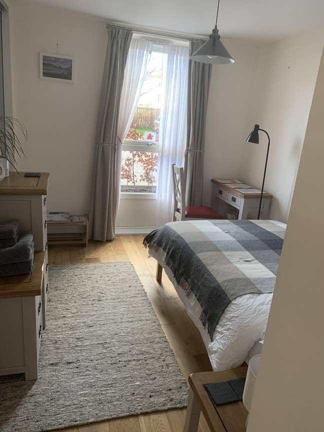 Cosy student room central Edinburgh bills included Main Photo