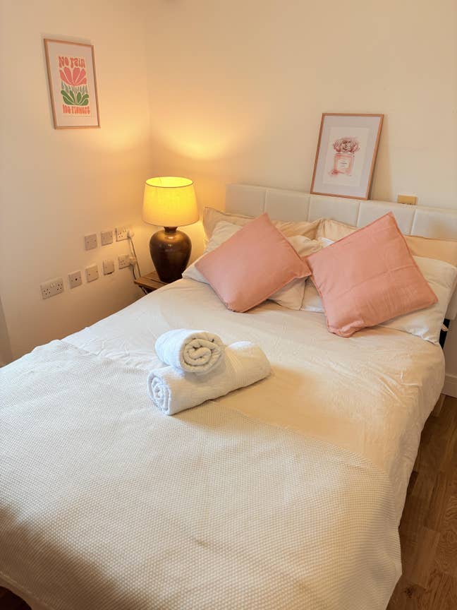 Looking for a flatmate (Short term only) Main Photo