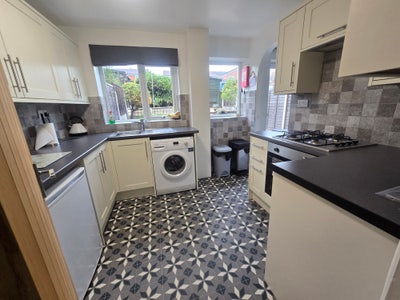 Double room in a shared house  Main Photo