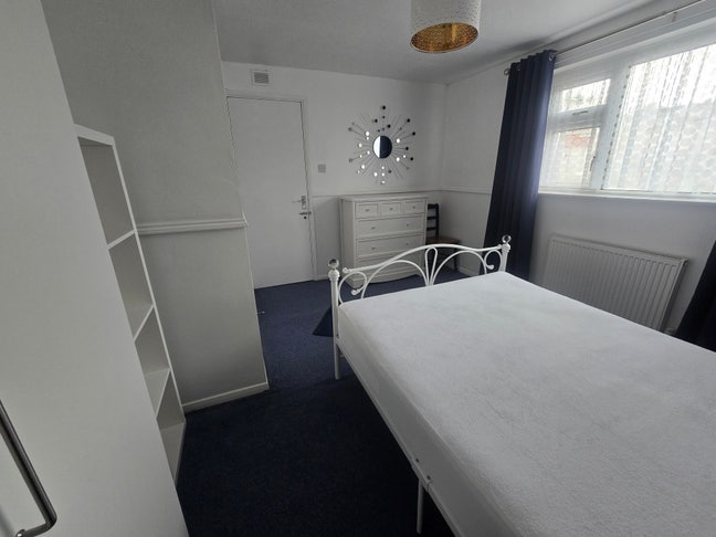 Double room in a shared house  Main Photo