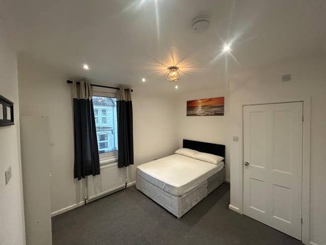 Double room  available to rent in Gillingham  Main Photo