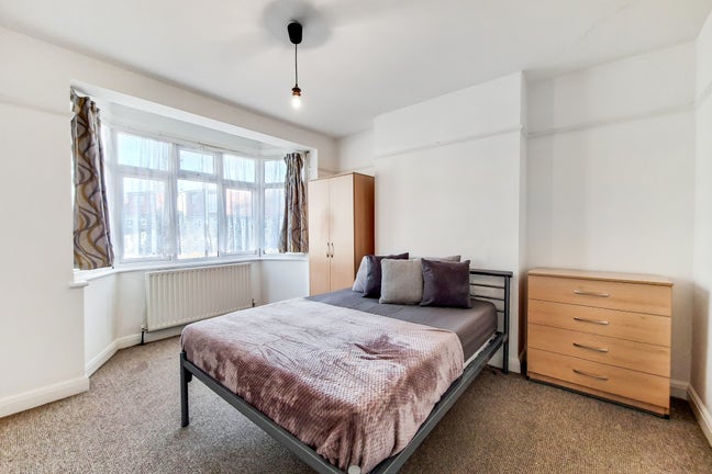 A lovely double room in Mitcham bills included Main Photo