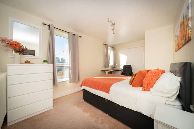 1 Ensuite&1 Double rooms available in Royal Docks Main Photo