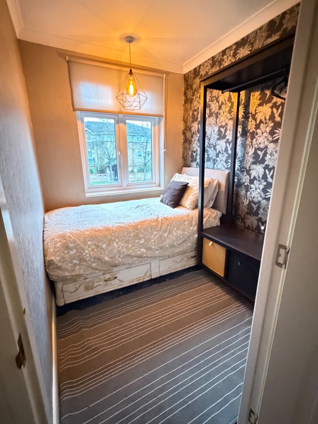 Single room to let in a Beautiful Home Main Photo