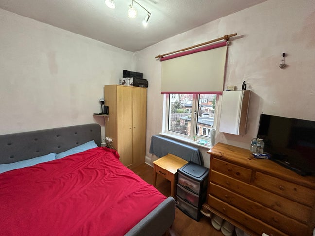 Single room in a House Share, N12. All bills incl Main Photo