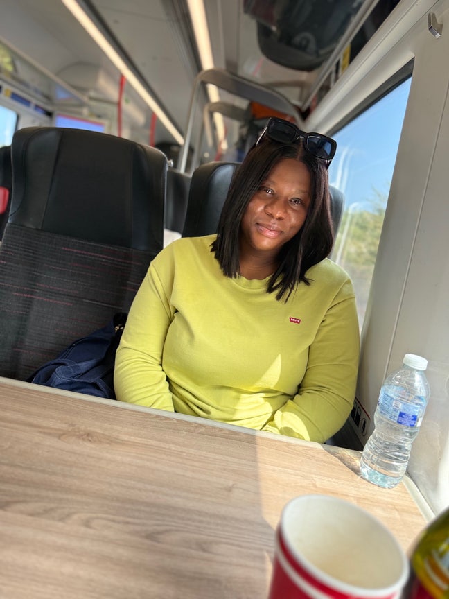 Professional Female seeks a single or double room Main Photo