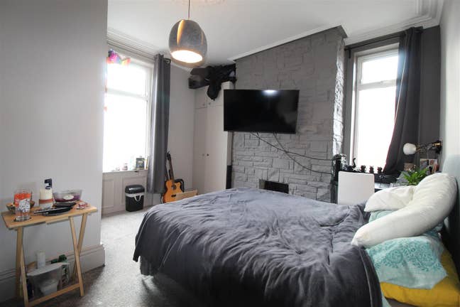 Stunning Ensuite Room in LS13  Main Photo