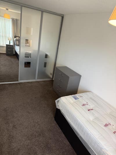 2 single Rooms left in newly refurbished house Main Photo