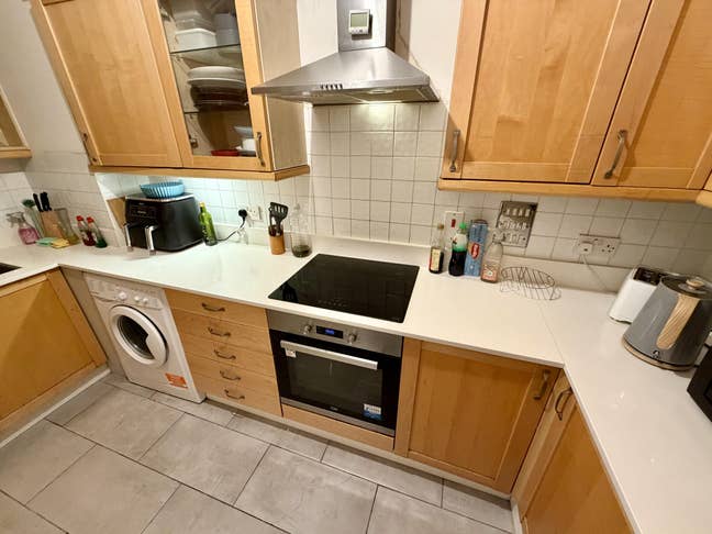 Bright spacious room  in Crossharbour Main Photo