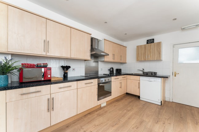 ‼️ Large Room - Bils & Cleaner 💥  Main Photo