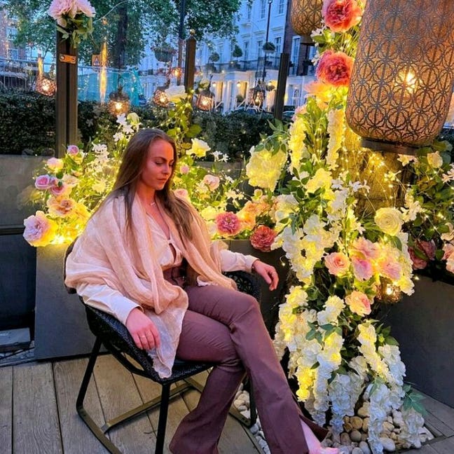 Room needed for professional female 1 month  Main Photo