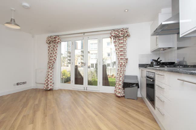 Stylish Large Room in Modern House-Canary Wharf✨  Main Photo