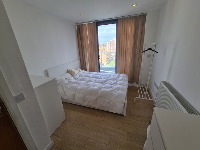 Double Balcony Room to Rent Main Photo