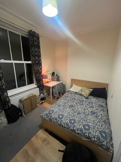 Bright double room ALL  bills included!!  Main Photo