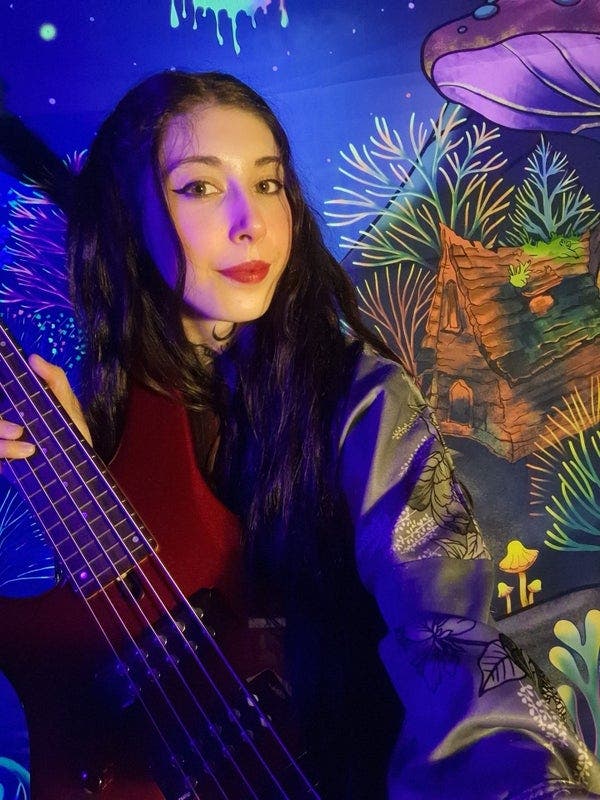 My name is Heather. I'm 29 and have just retu... Main Photo