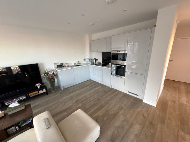 Short Term Room Rental available in Brentford TW8
 Main Photo
