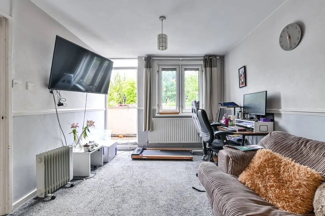 Bright 2-bed duplex with balcony prime N7 location Main Photo