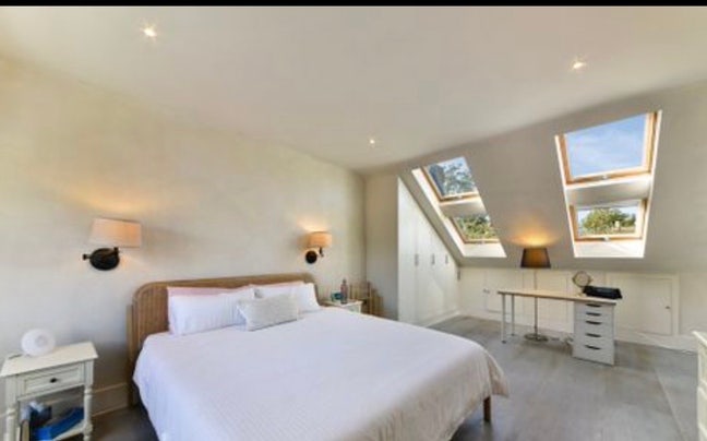 En- suite at Shepherd’s Bush Market  Main Photo