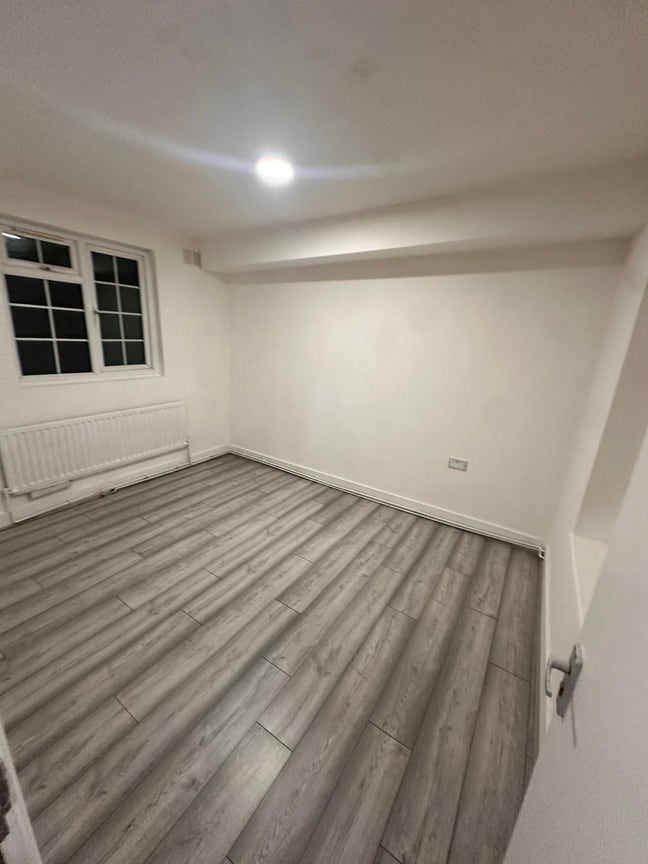 Clean and Large Rooms for Rent in Harrow  Main Photo