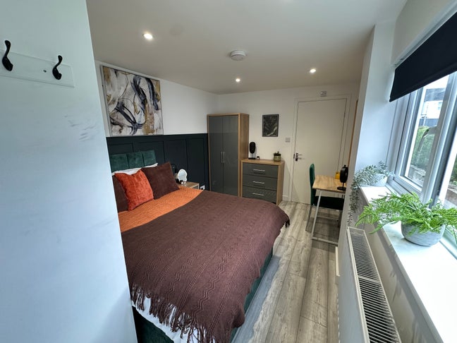 🆕 Central Double Room with En-Suite 🆕 Main Photo