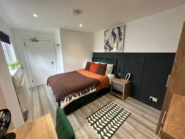 🆕 Central Double Room with En-Suite 🆕 Main Photo