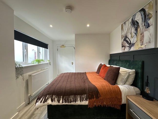 🆕 Central Double Room with En-Suite 🆕 Main Photo