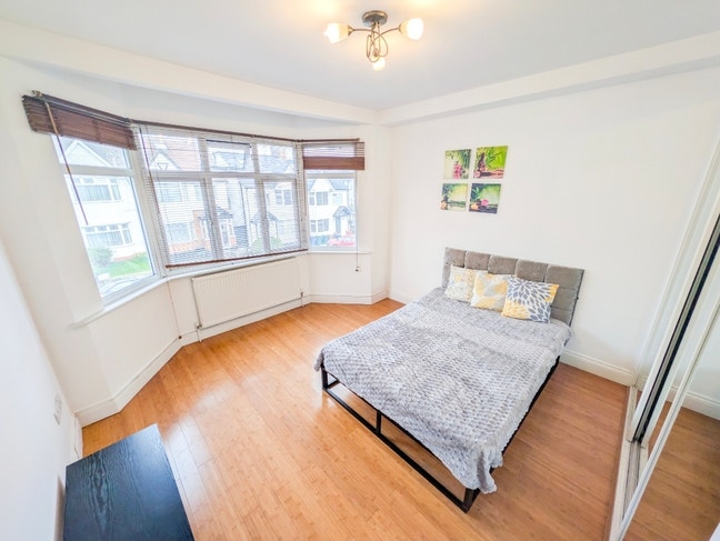 Spacious room in Hendon next to MDX uni Main Photo