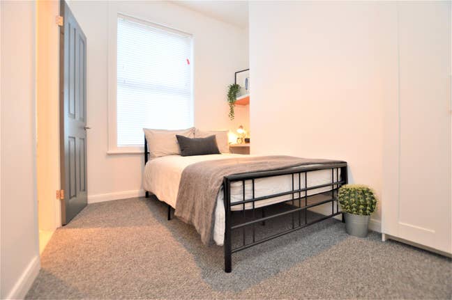 Double  | Hospital | Deposit Free Option Main Photo