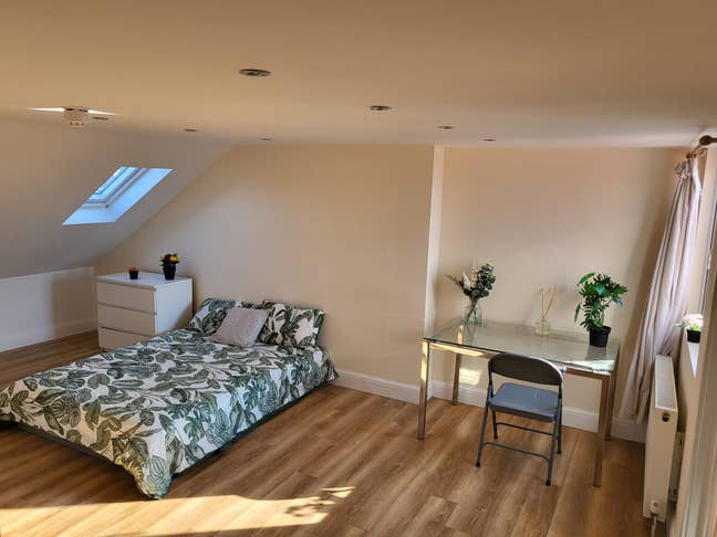 Extra spacious Ensuite in Willesden Green *Zone 2* Main Photo