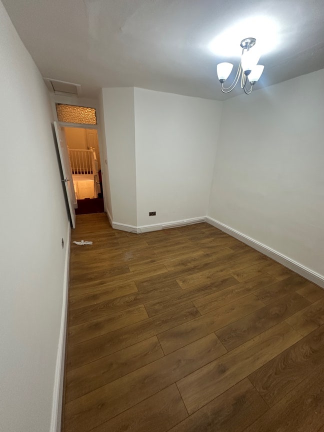 Rooms to Rent Near to Sevenkings Station  Main Photo