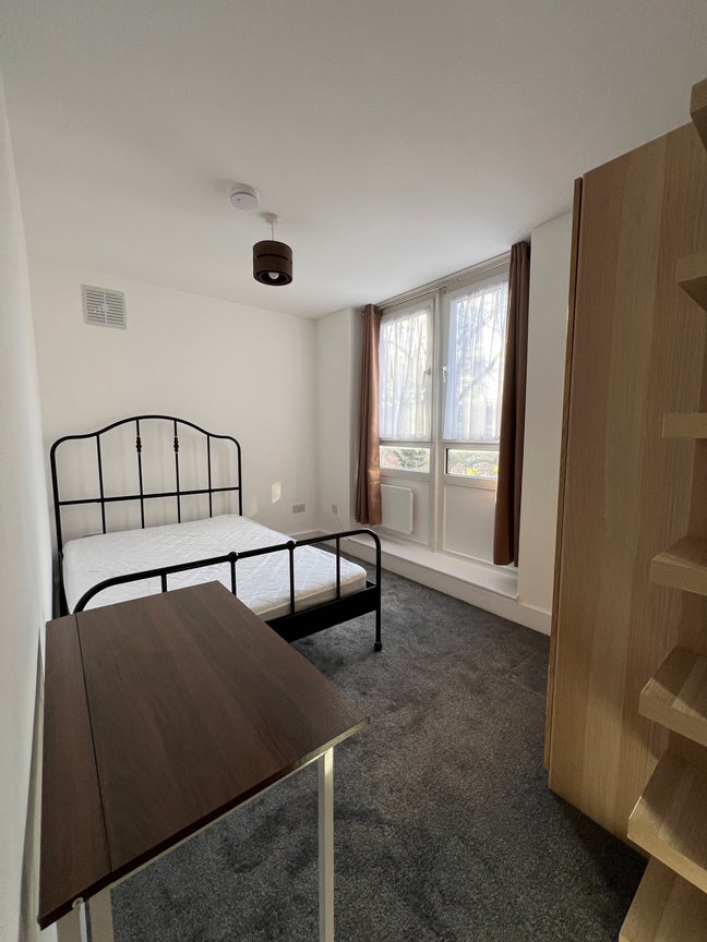 Newly Refurbished Large Double Room near Euston Main Photo