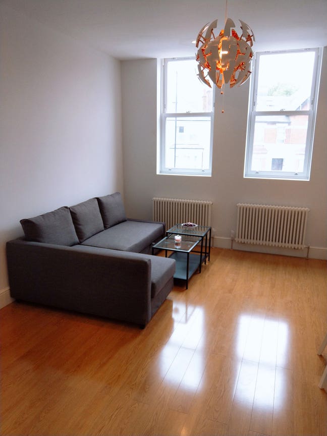 Luxury 2-Bed, 2-Bath London NW10 only £1,950 PCM Main Photo