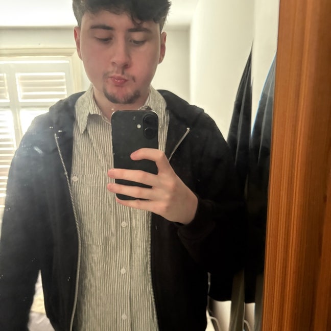 Professional looking for a place or to buddy up Main Photo